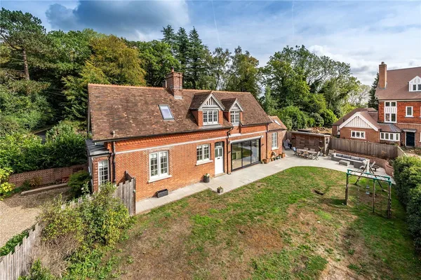 The Ridge, Woldingham, CR3 photo 32