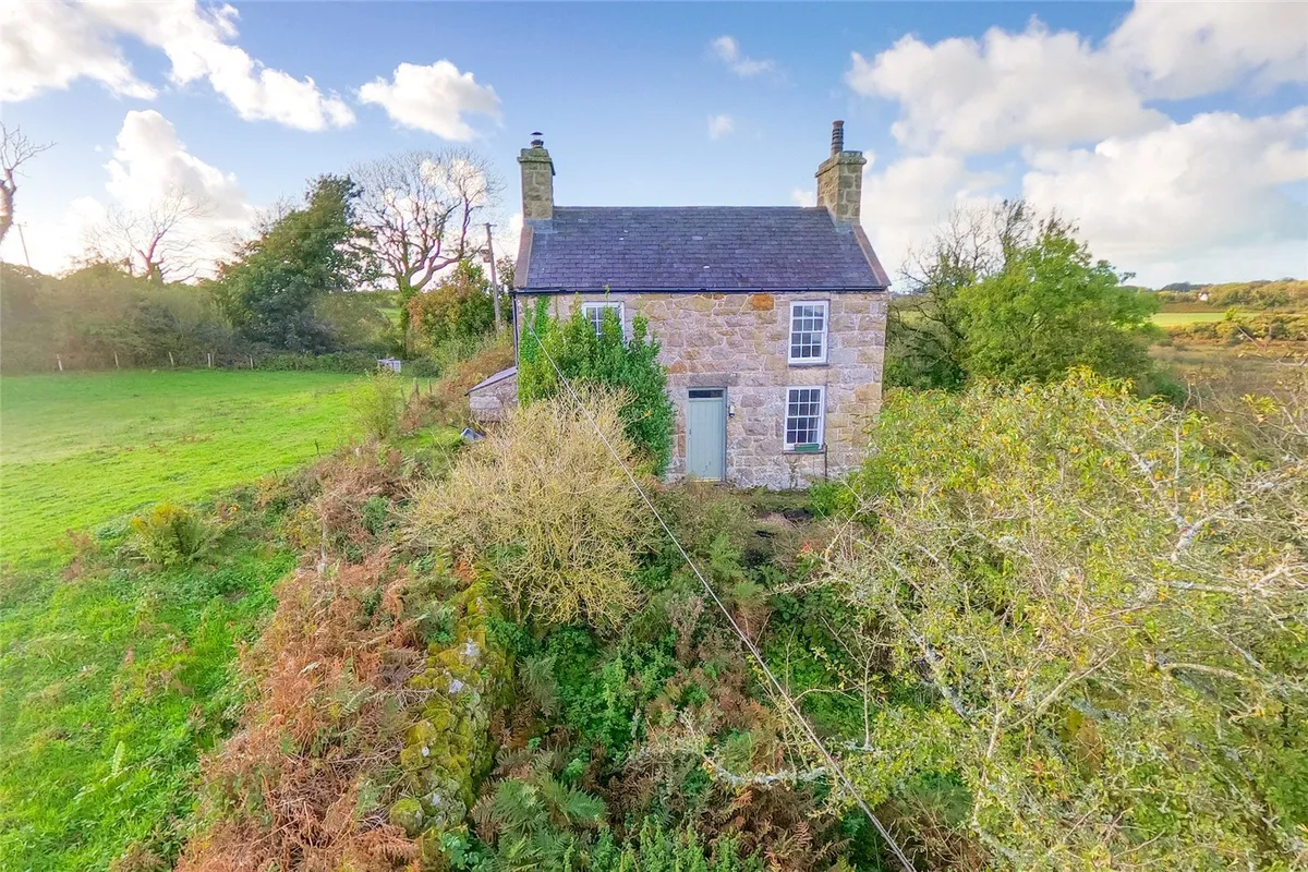 Llanbedrgoch, Anglesey, LL76