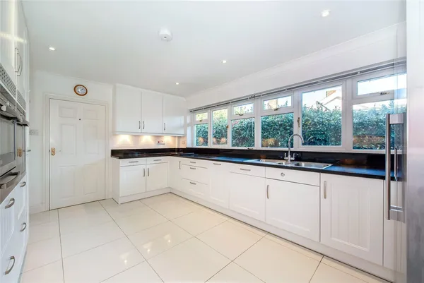 Priory Close, Boxgrove, PO18 photo 8