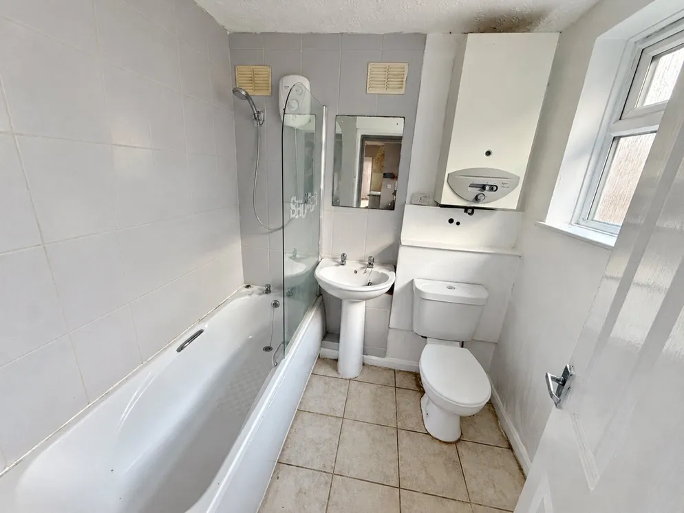 Property carousel item 6