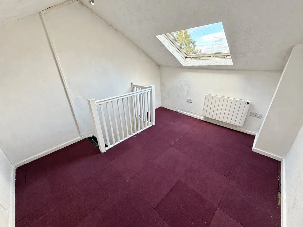 Property carousel item 9