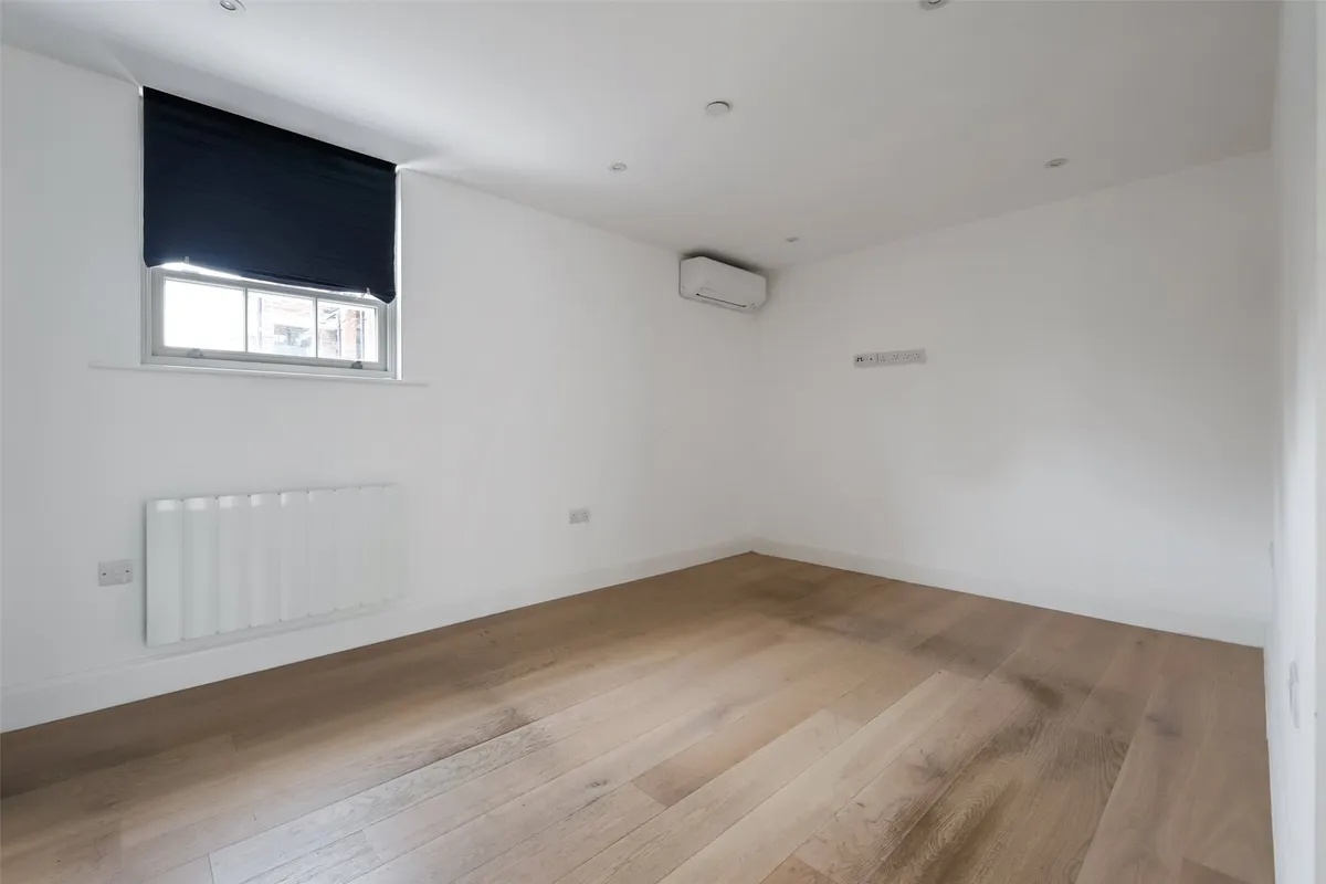 King Georges Walk, Esher, Surrey, KT10