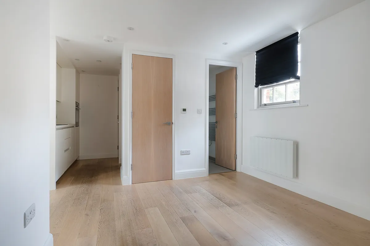 King Georges Walk, Esher, Surrey, KT10