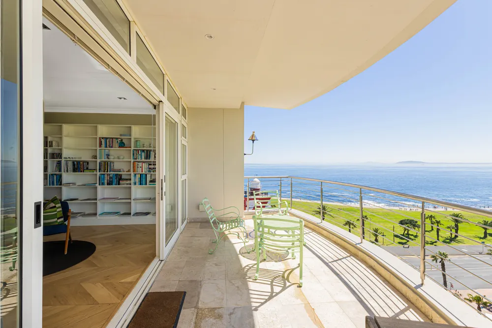 Video tour for South Africa, Western Cape, Mouille Point