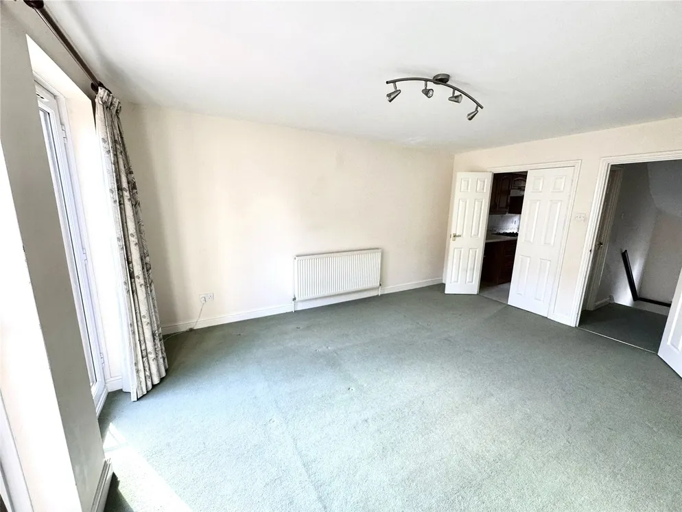 Property carousel item 4