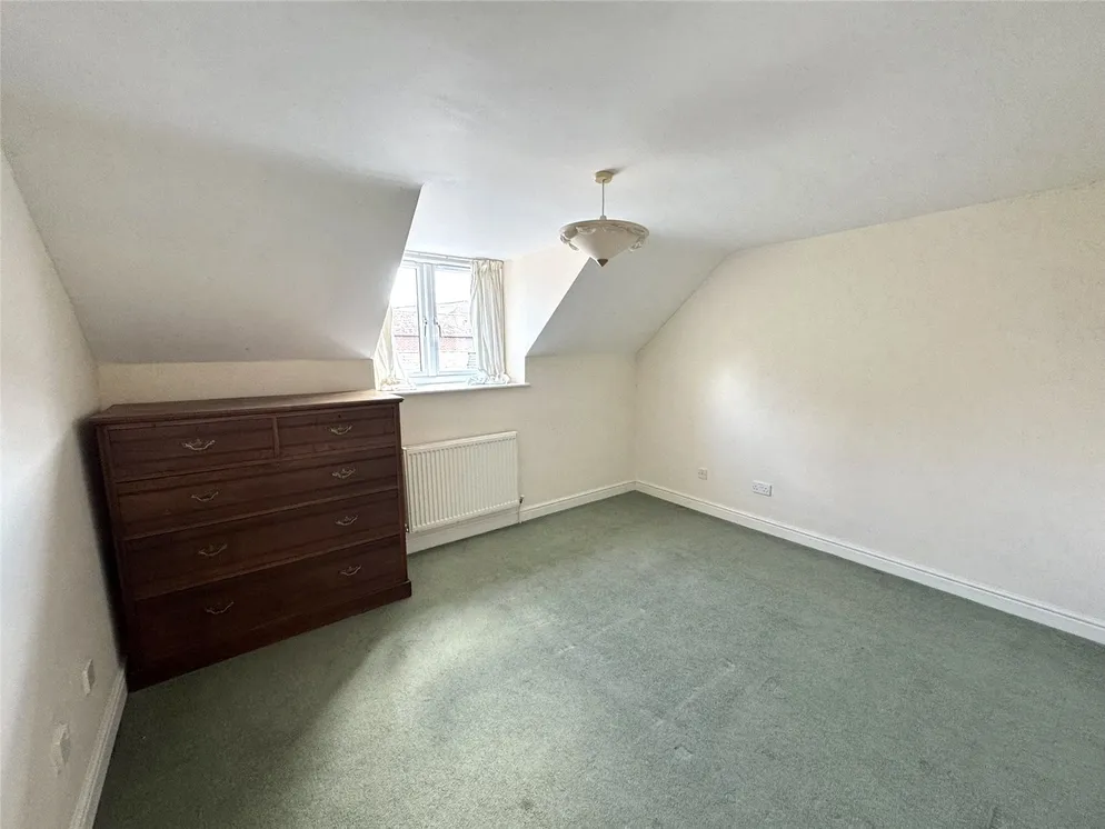 Property carousel item 6