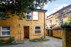 Holm Oak Close London SW15 photo 1