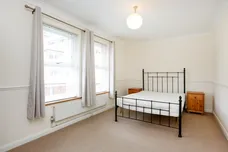 Holm Oak Close London SW15 photo 3