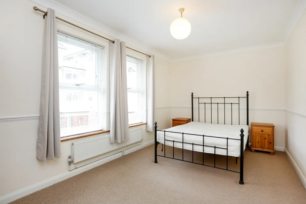 Holm Oak Close London SW15 photo 3