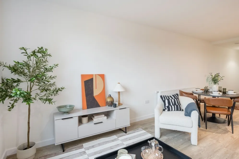 Elmsleigh Road Staines-upon-Thames TW18 photo 3