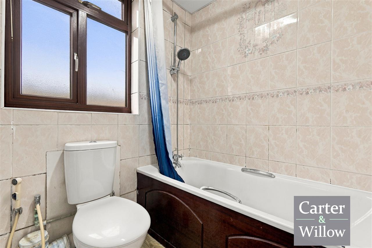 Netherfield Gardens, Barking, Essex Image 13