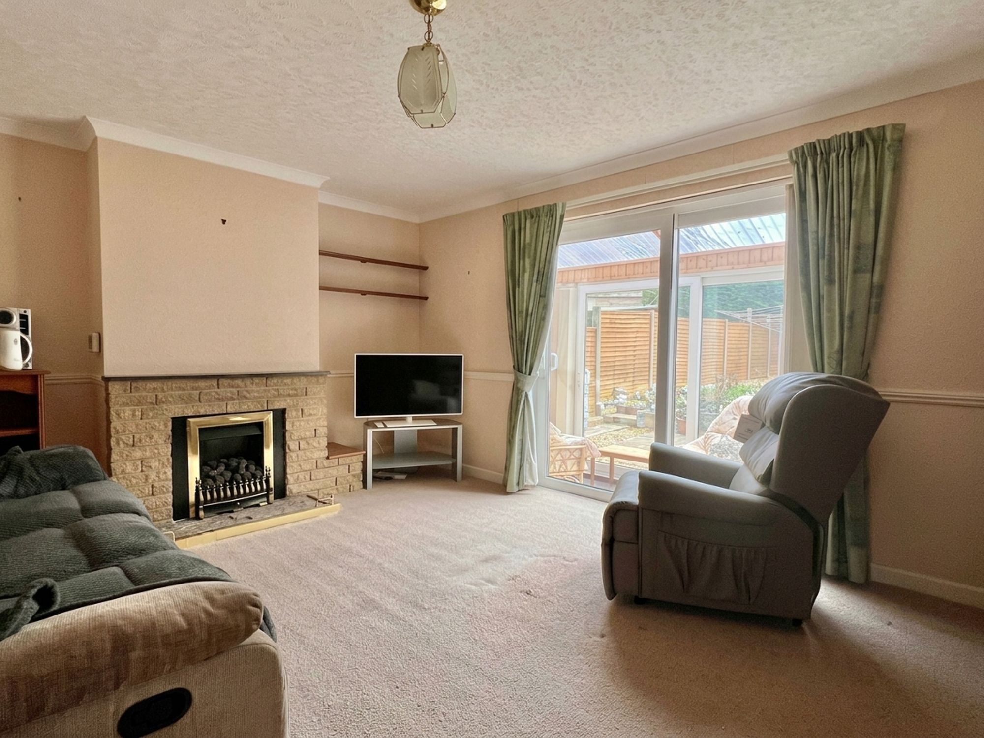 Blackthorn Gardens, Taunton - NO onward chain! Image 2