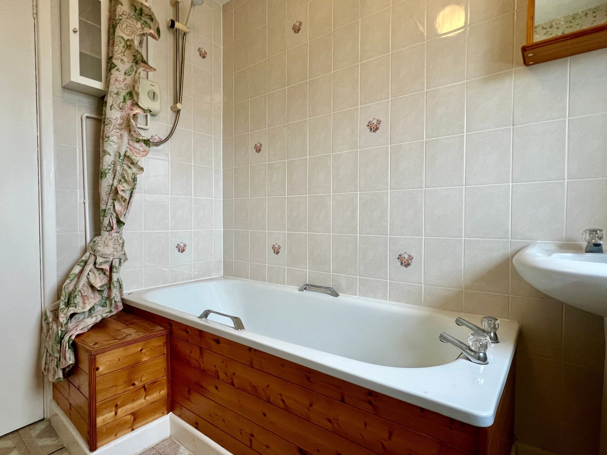 Blackthorn Gardens, Taunton - NO onward chain! Image 17