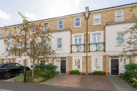 Holford Way, London, SW15