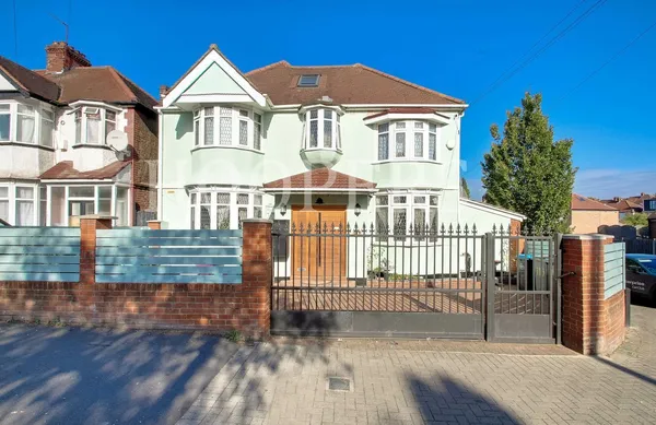 Cairnfield Avenue, London, NW2