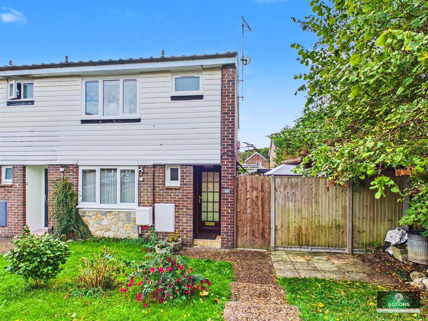 Cotswold Close, West Green Image 1