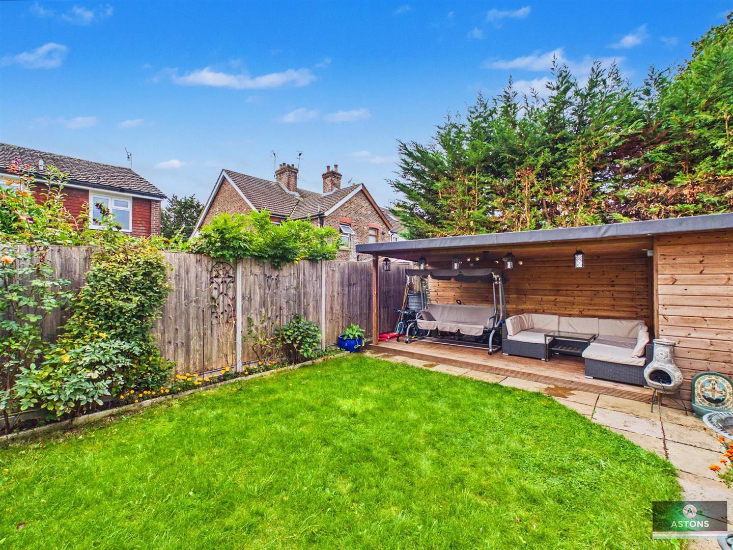 Cotswold Close, West Green Image 16