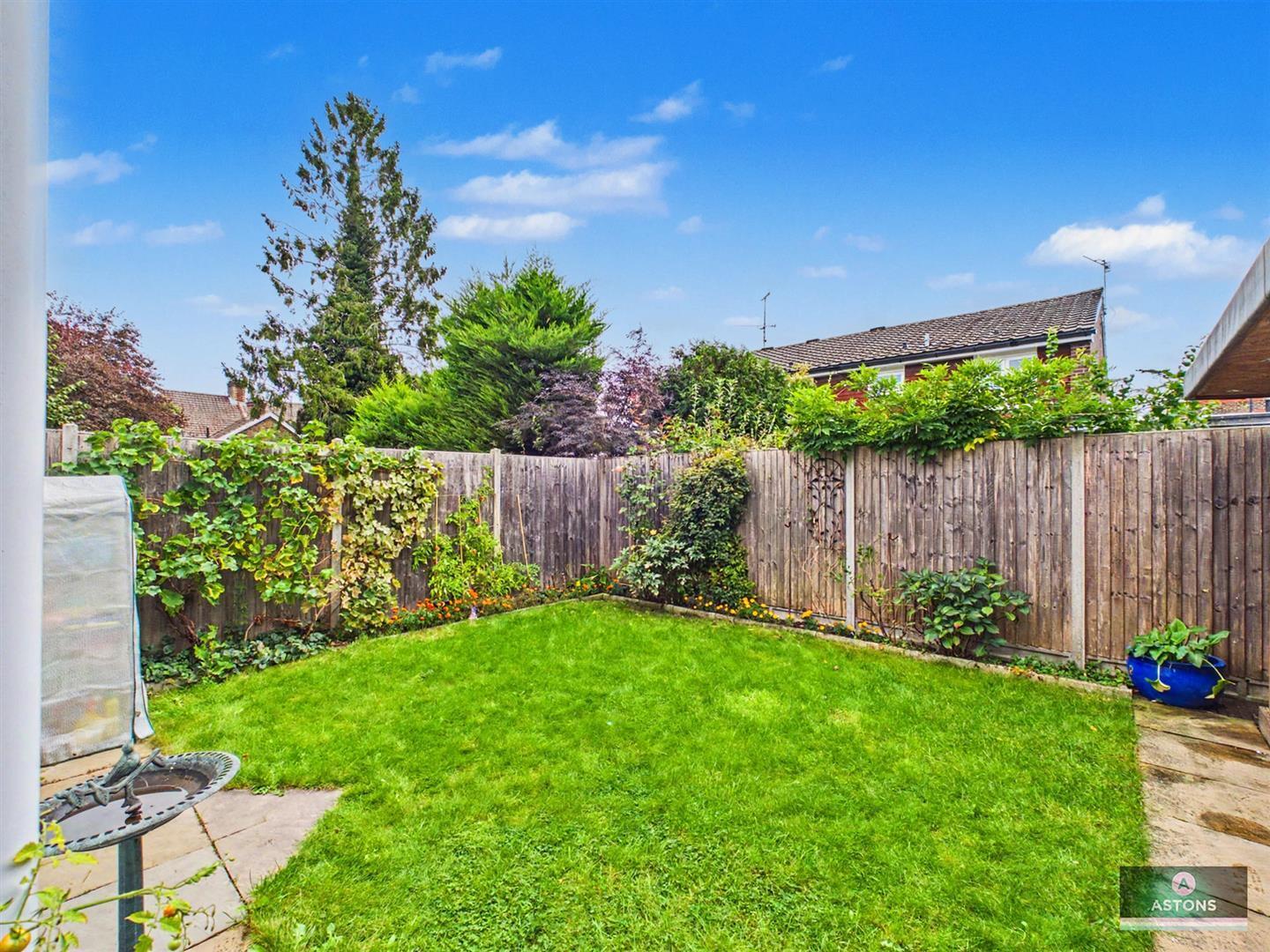 Cotswold Close, West Green Image 17