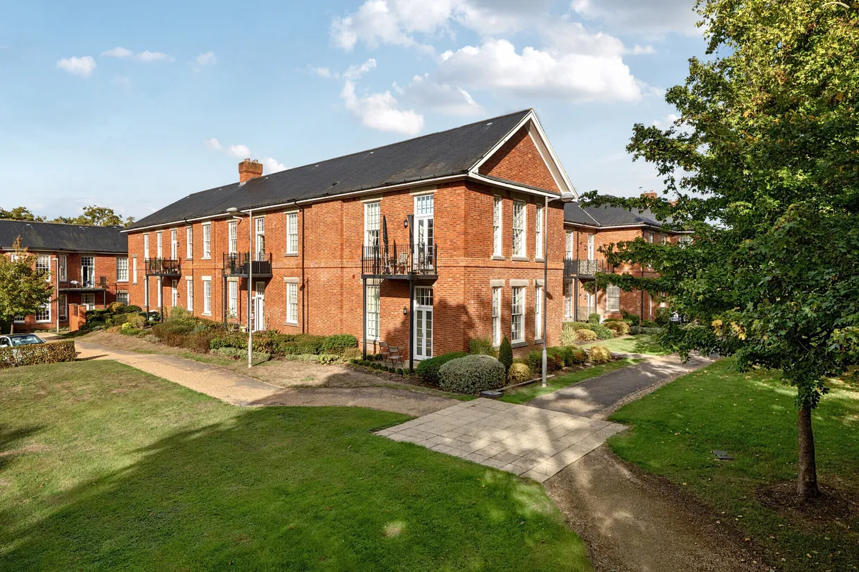 Glanville Way, Epsom, KT19 photo 1