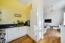 Glanville Way, Epsom, KT19 photo 3