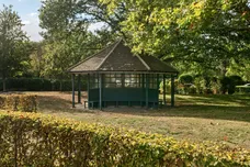 Glanville Way, Epsom, KT19 photo 4