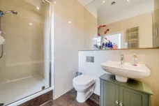Glanville Way, Epsom, KT19 photo 5
