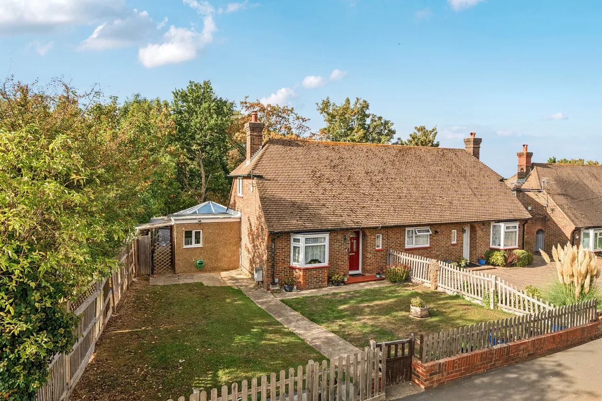 Rosebank, Epsom, KT18 photo 1