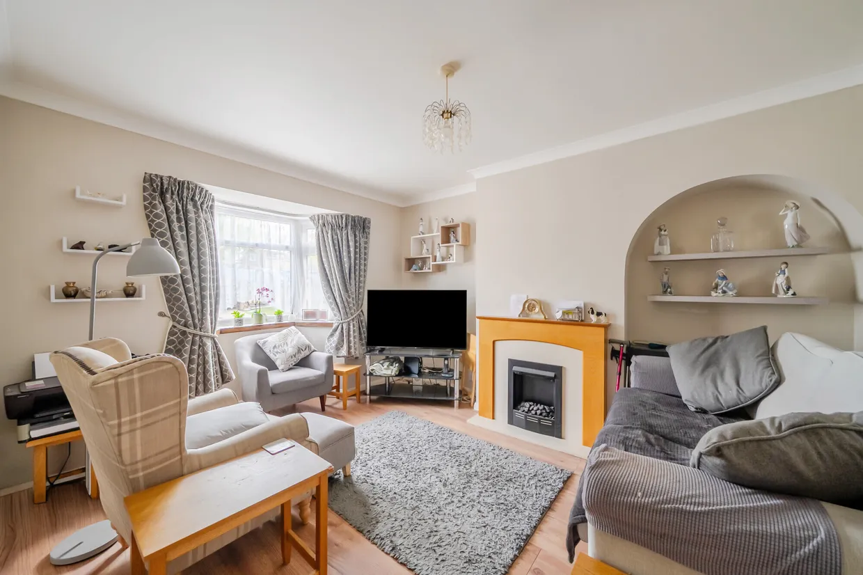 Rosebank, Epsom, KT18 photo 2