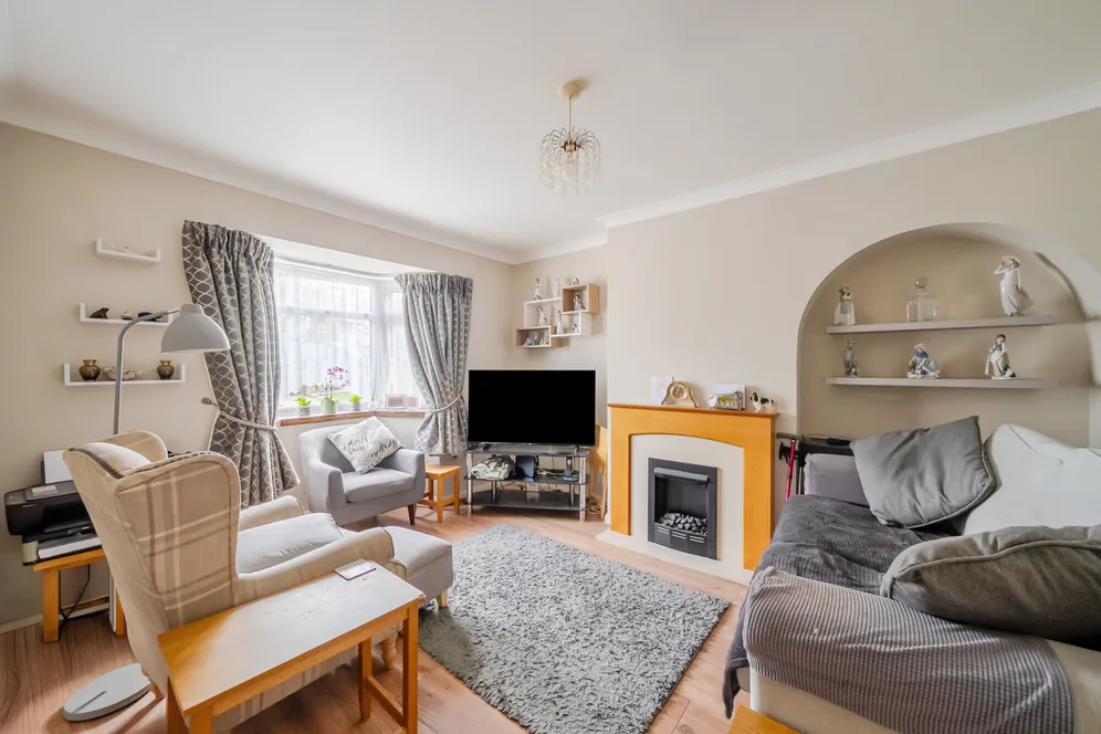 Rosebank, Epsom, KT18 photo 2