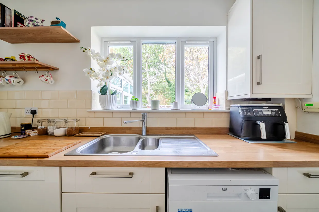 Rosebank, Epsom, KT18 photo 3