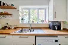Rosebank, Epsom, KT18 photo 3
