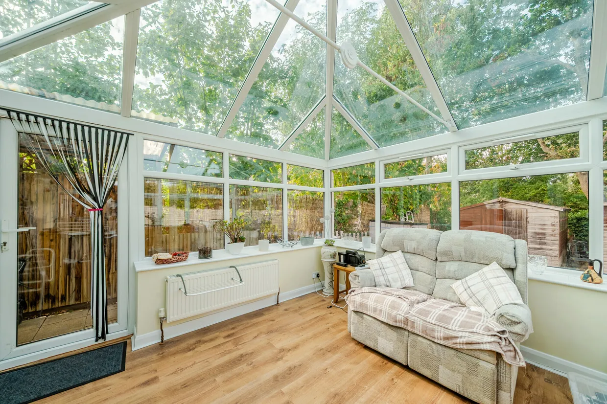 Rosebank, Epsom, KT18 photo 4