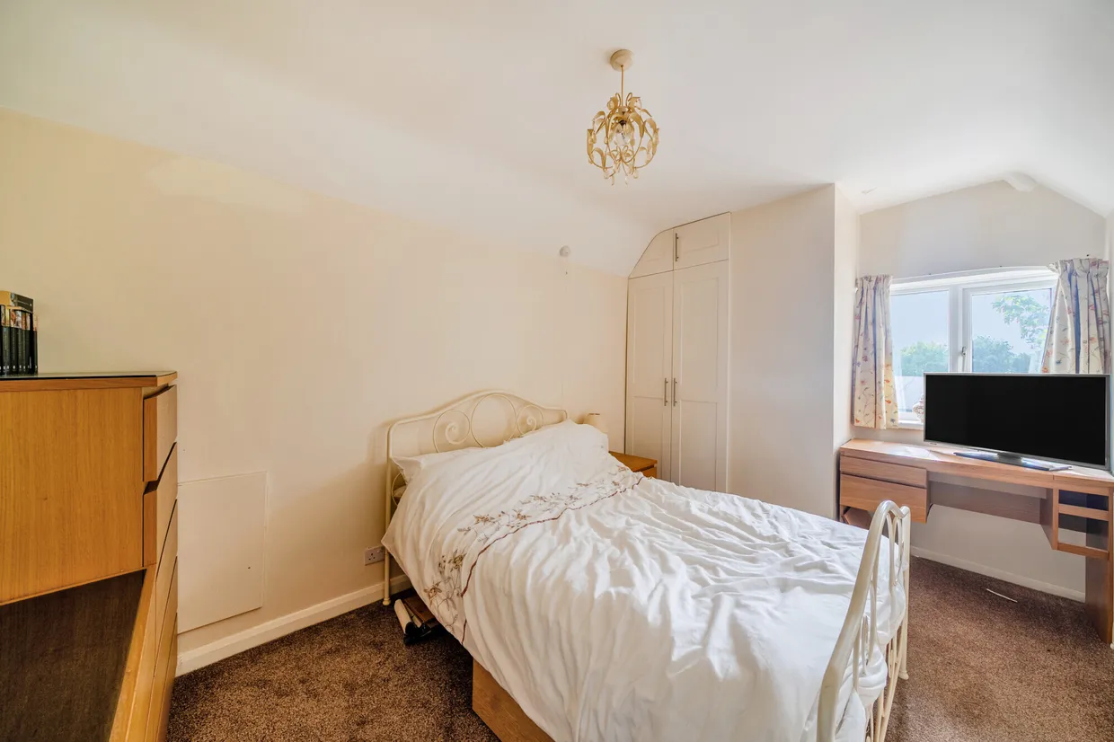 Rosebank, Epsom, KT18 photo 7