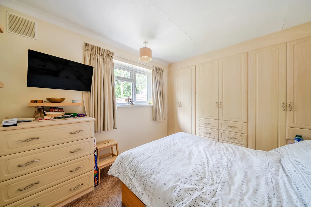 Rosebank, Epsom, KT18 photo 8