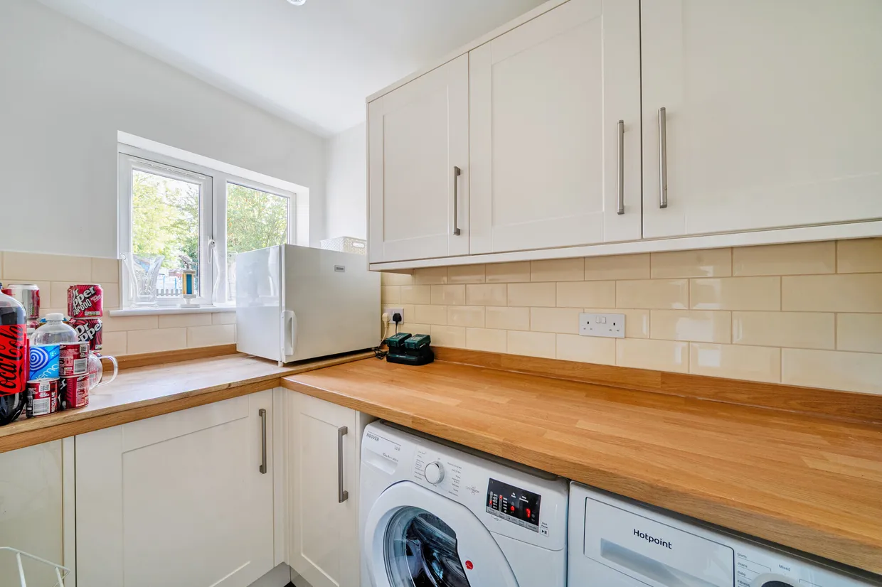 Rosebank, Epsom, KT18 photo 9