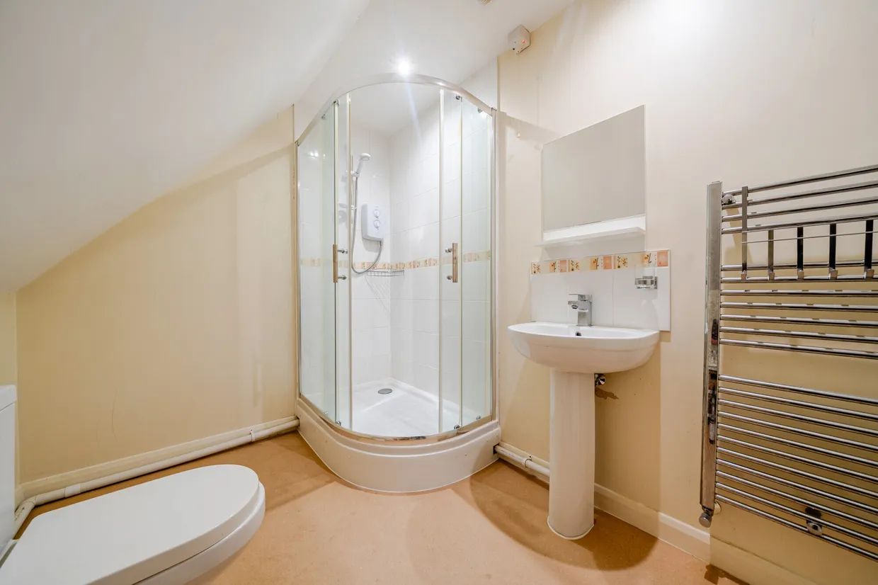 Rosebank, Epsom, KT18 photo 10