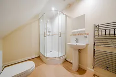 Rosebank, Epsom, KT18 photo 10