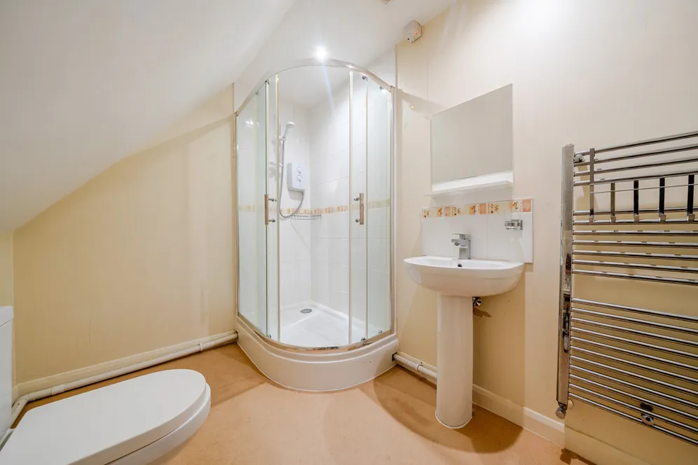 Rosebank, Epsom, KT18 photo 10
