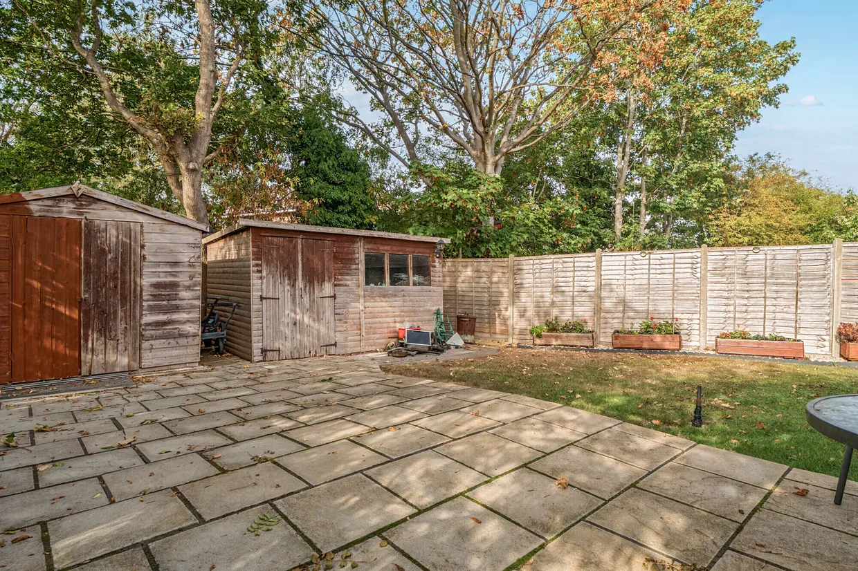 Rosebank, Epsom, KT18 photo 11