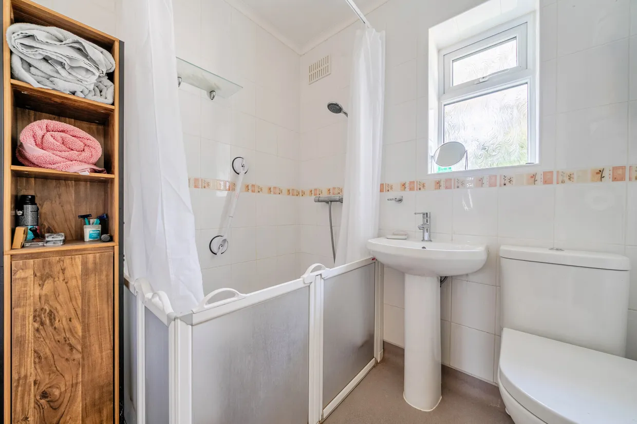 Rosebank, Epsom, KT18 photo 13
