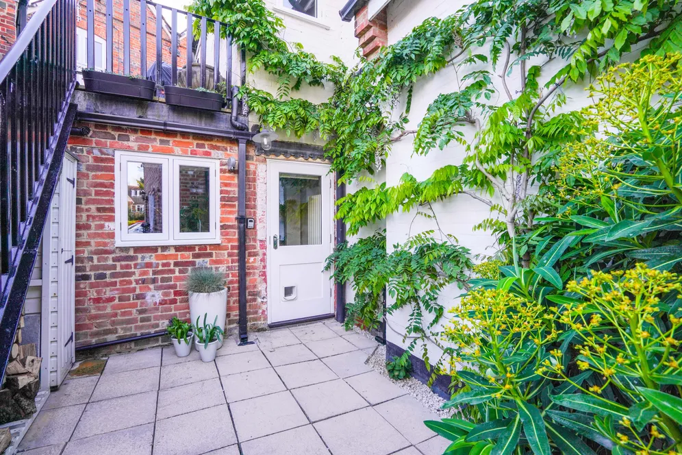 Five Alls Court, Marlborough, SN8 photo 9