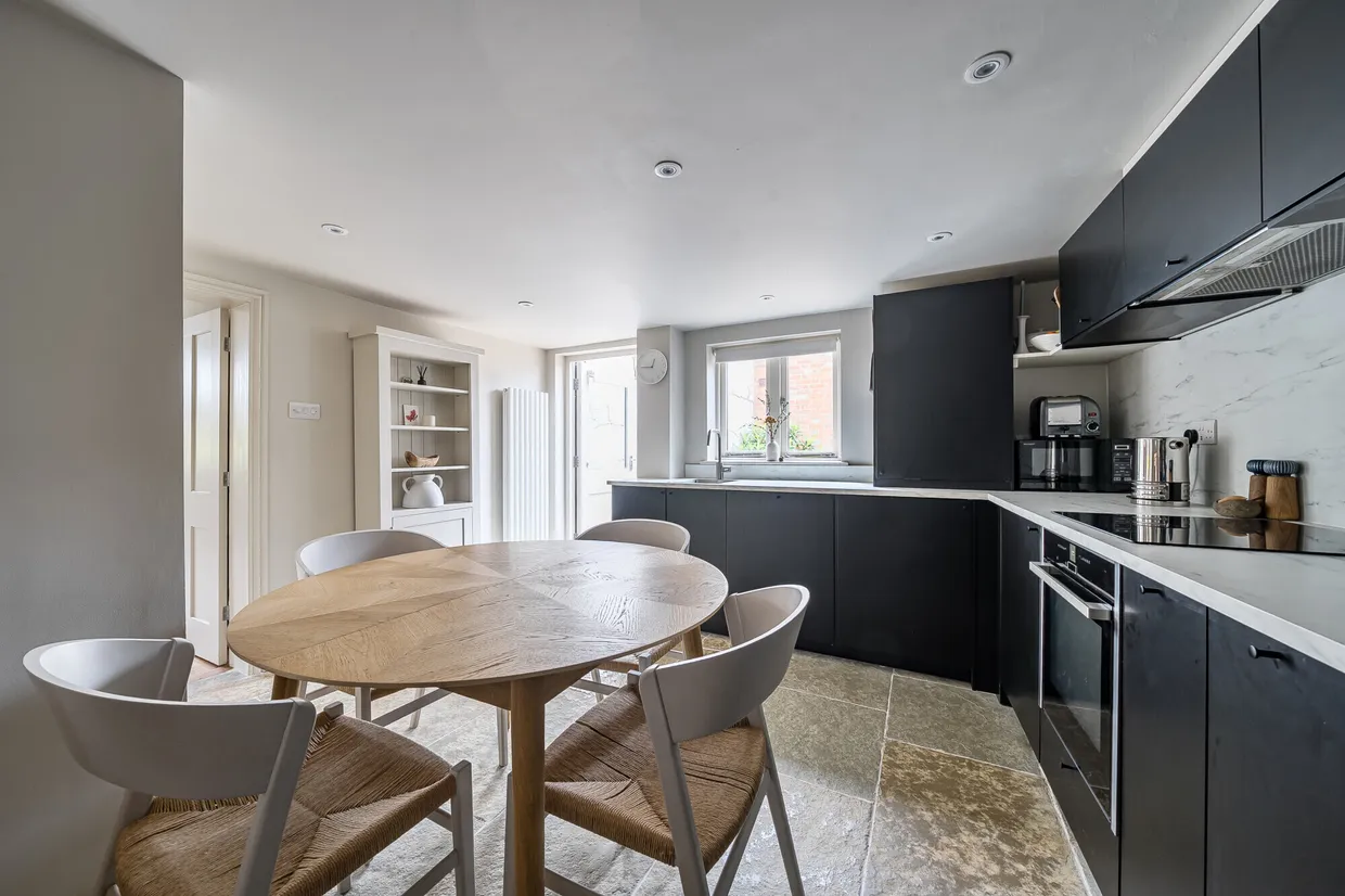 Five Alls Court, Marlborough, SN8 photo 6