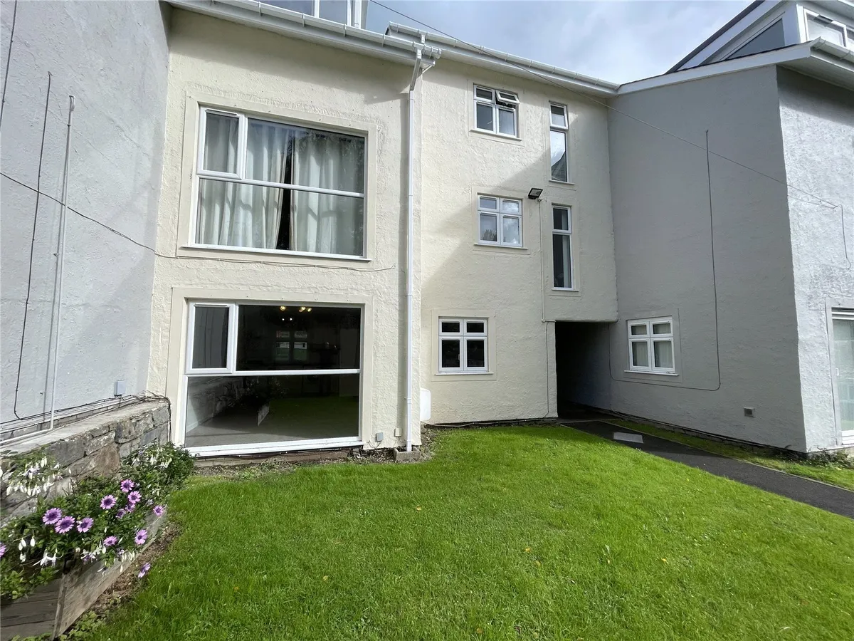 Ffordd Garnedd, Y Felinheli, Gwynedd, LL56