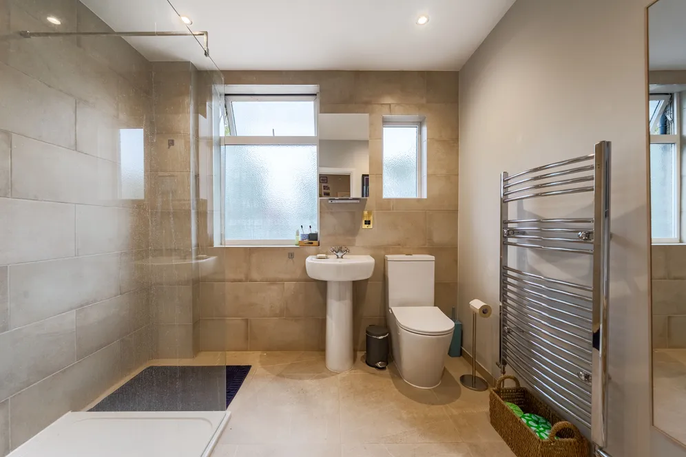 Highview Road, Ealing, W13 photo 9