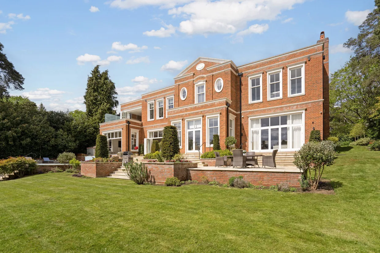 Brooks Close, Weybridge, KT13 photo 3