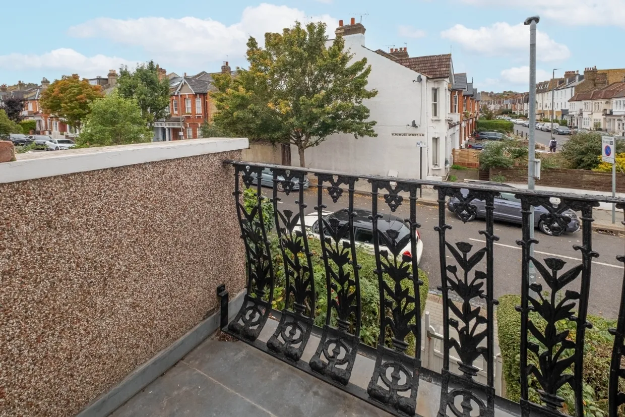 Replingham Road London SW18 photo 3