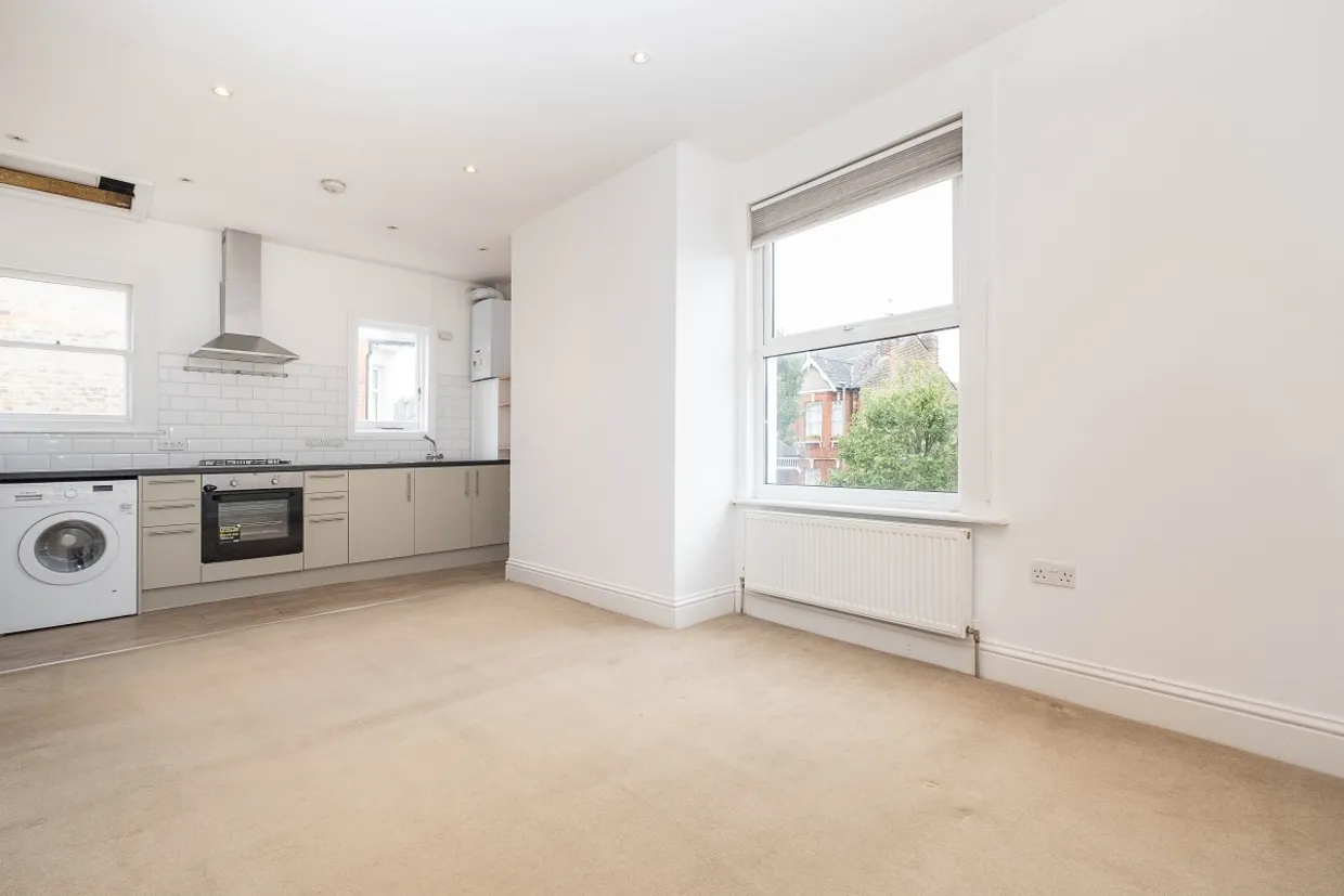 Replingham Road London SW18 photo 4
