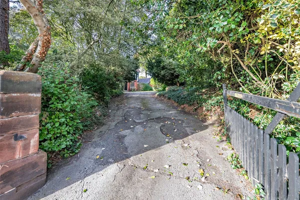St. Georges Way, Thornton Hough, CH63 photo 29