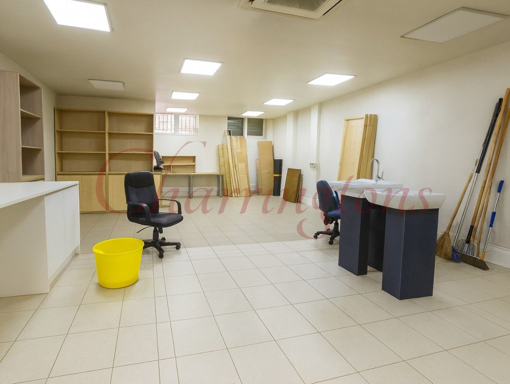PROMINENT RETAIL SHOP TO LET  730 SQ FT  WEST HENDON NW9 Image 2