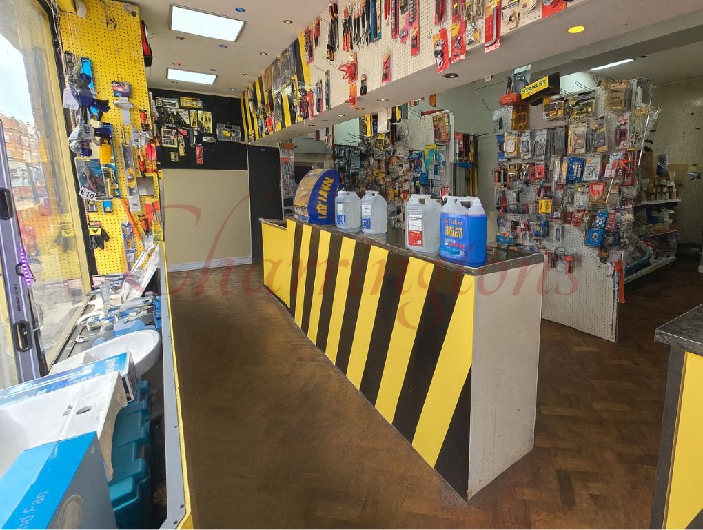 PROMINENT RETAIL SHOP TO LET  730 SQ FT  WEST HENDON NW9 Image 3